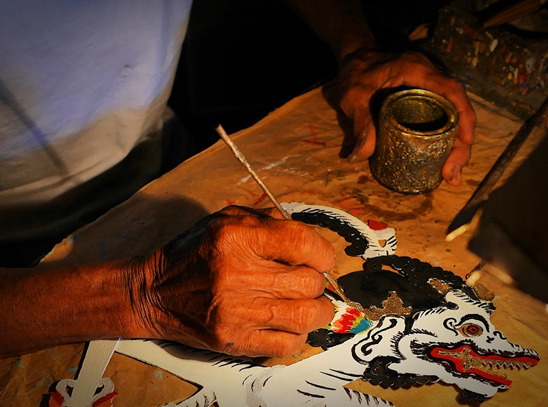 Wayang kertas Mbah Brambang