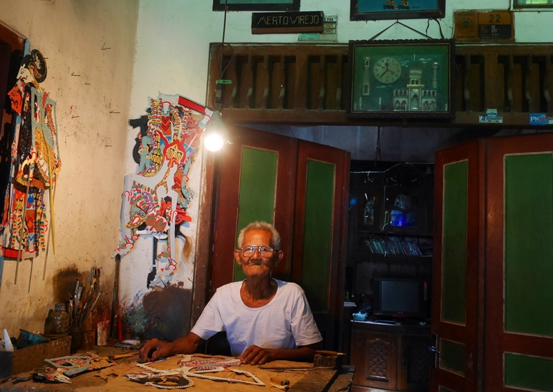 Wayang kertas mbah Brambang